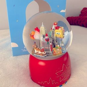 Macy’s Thanksgiving Day Parade snow globe